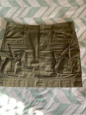 Green mini cargo skirt